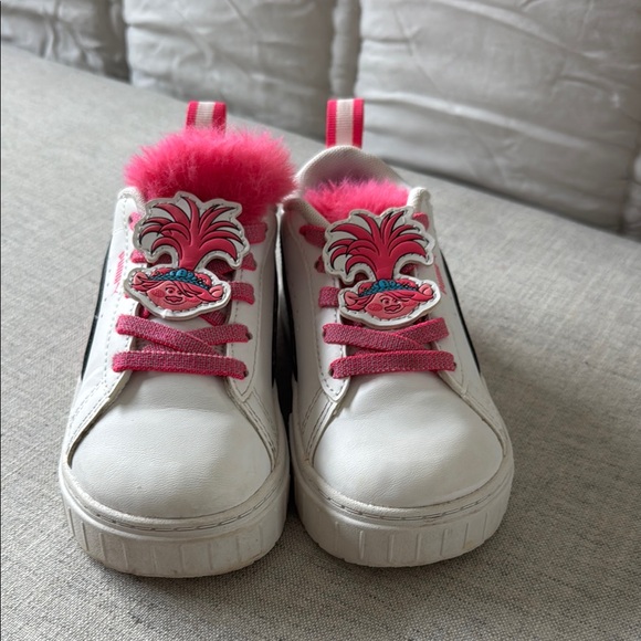 Puma White and Pink Sneakers with Fur - Picture 5 of 9